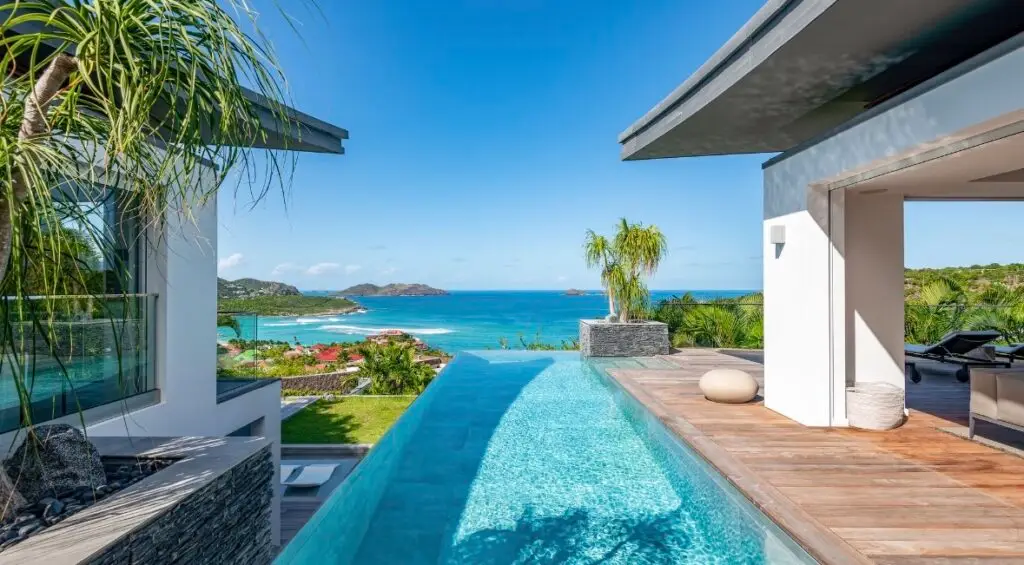 Villas in St. Barts overlooking the Caribbean ocean