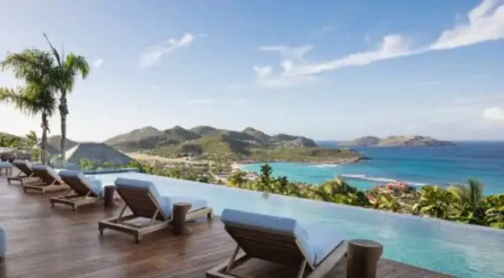 Ultra luxury villa in St. Barts facing the ocean