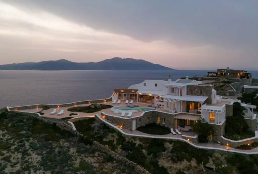 Mykonos luxury villa overlooking the Aegean Sea