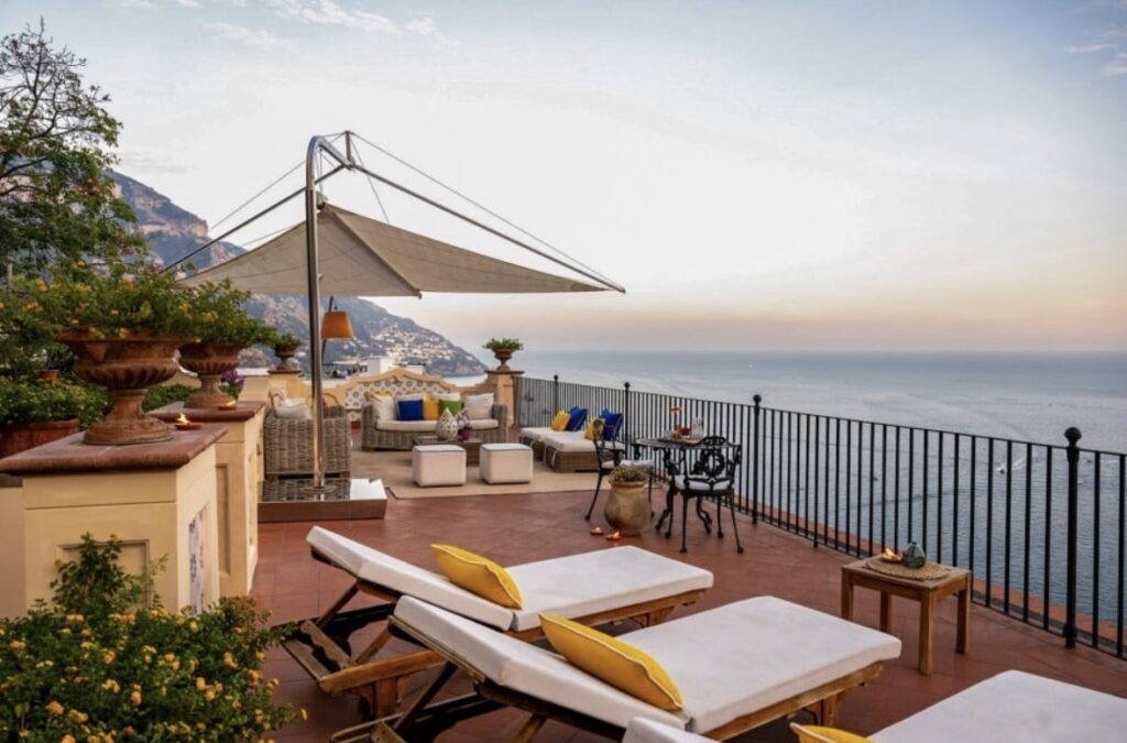 Luxury villa in the Amalfi Coast facing the sea.